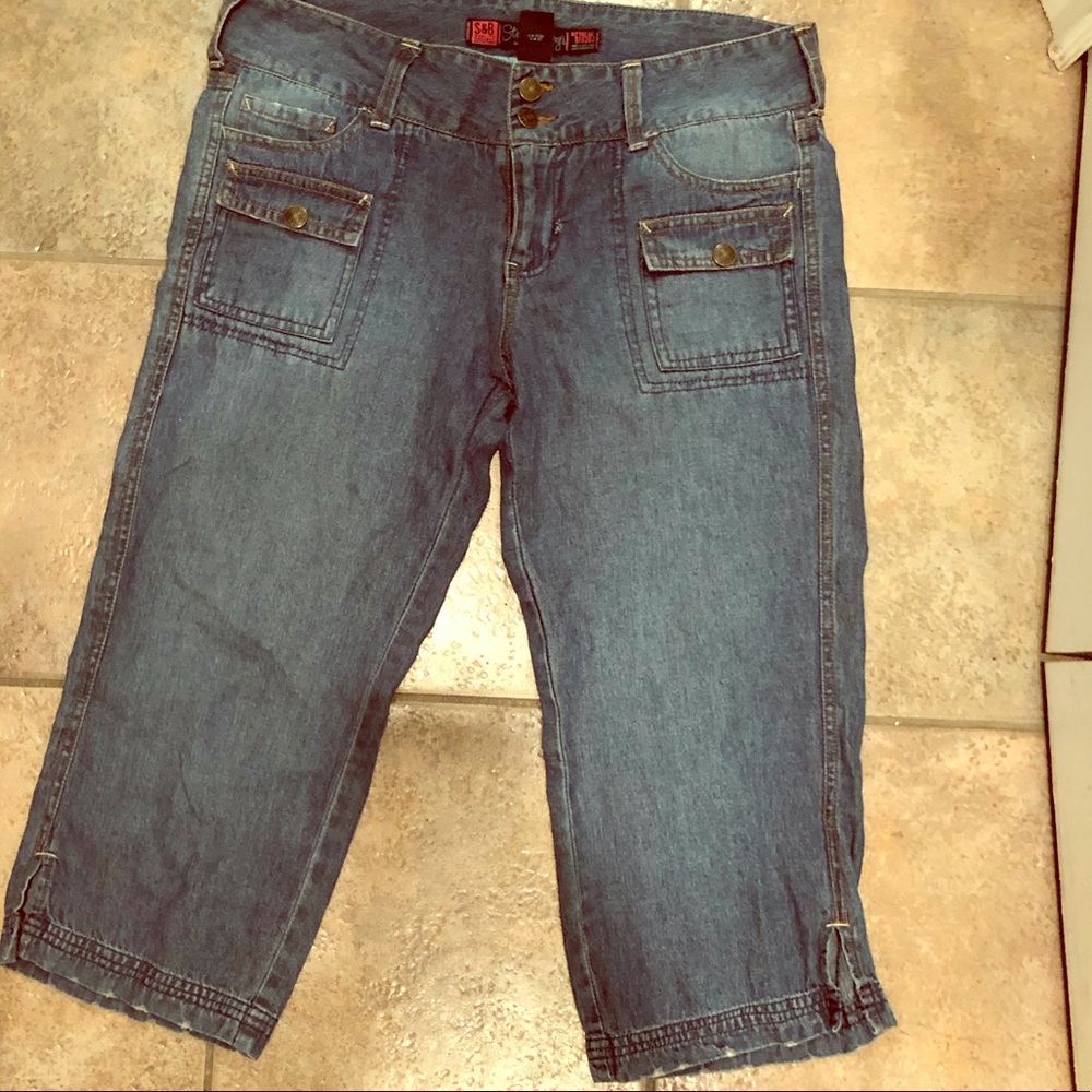 Women’s soft denim jean capri distressed cropped pants